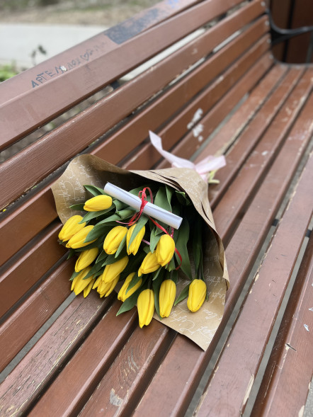 15 жёлтых тюльпанов в Мысхако